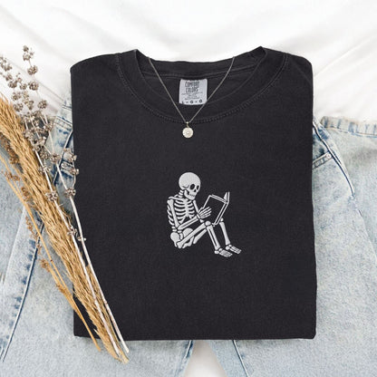 Pine Spice Books Skeleton Reading T-Shirt Skeleton Reading T-Shirt